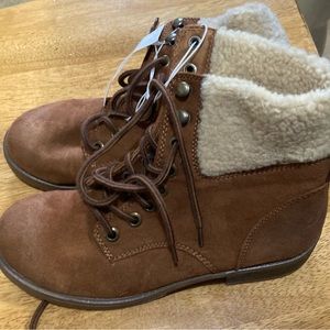 Beautiful Mossimo supply boots size 7.5